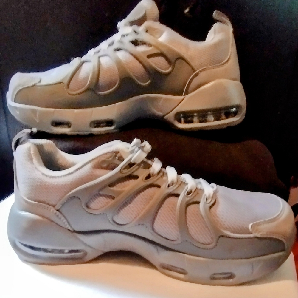 Steel toe sneakers